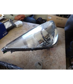 KIA VENGA LAMPA PRAWY PRZÓD EUROPA 1P92102G00