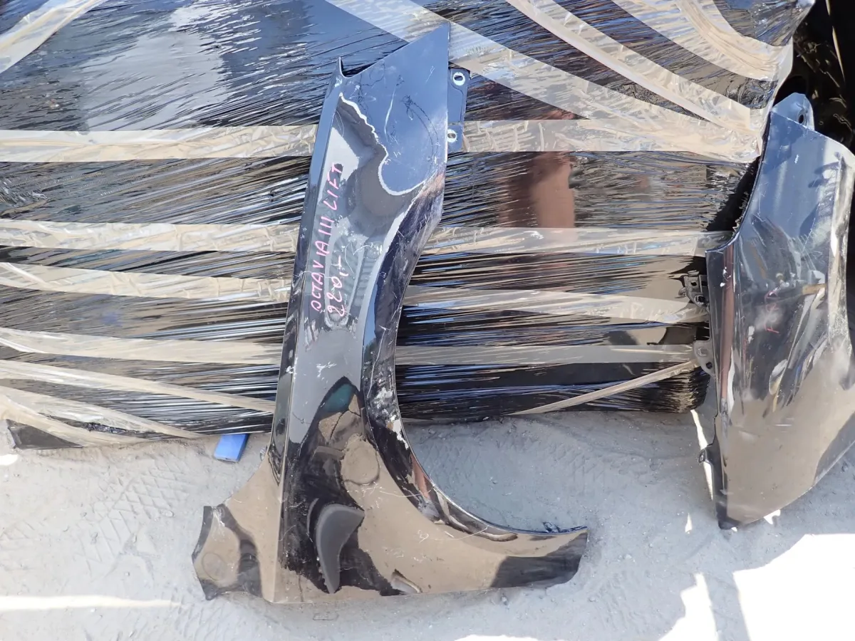 SKODA OCTAVIA III LIFT BŁOTNIK PRAWY PRZÓD