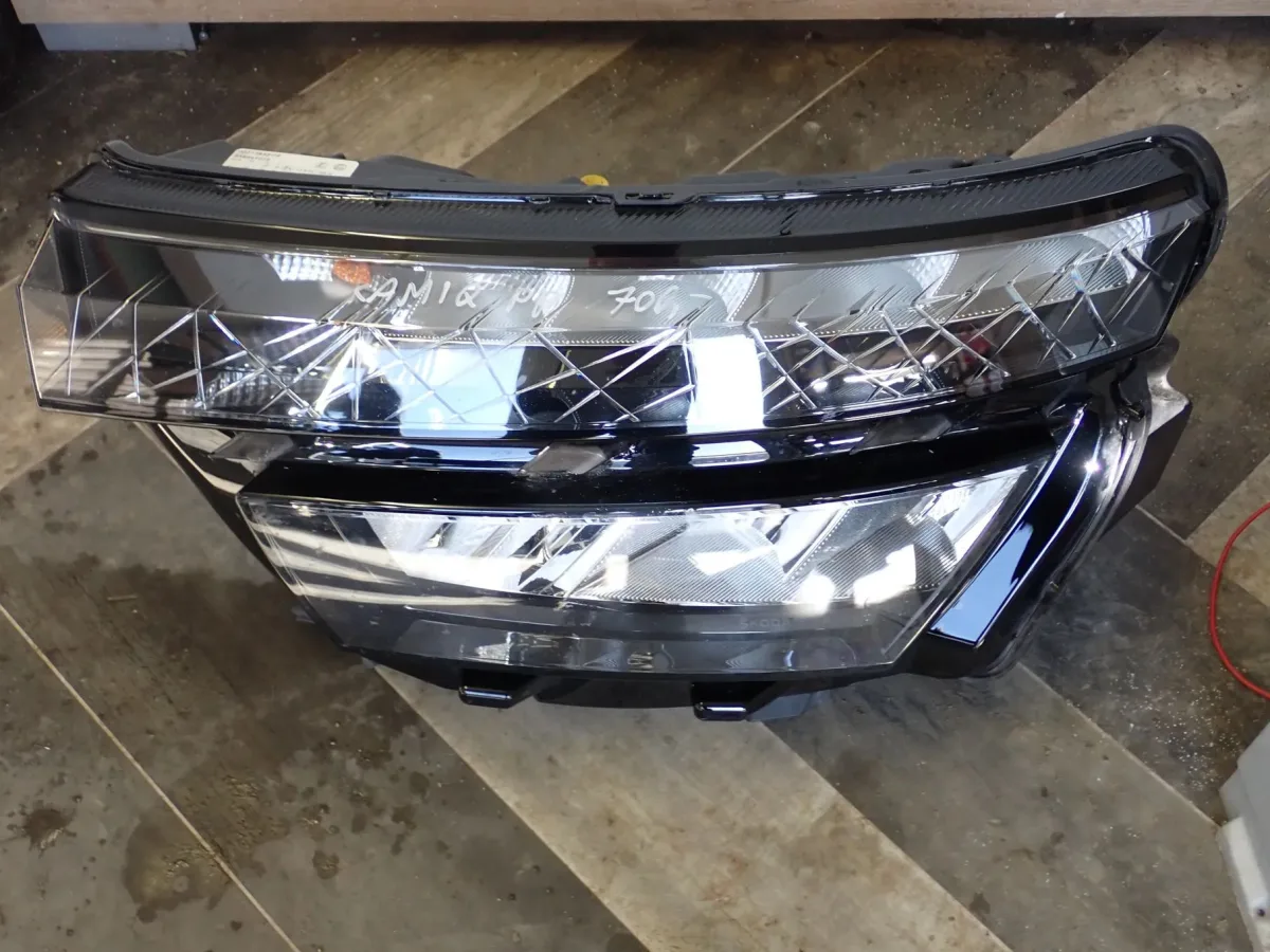SKODA KAMIQ LAMPA PRAWY PRZÓD 0021383206