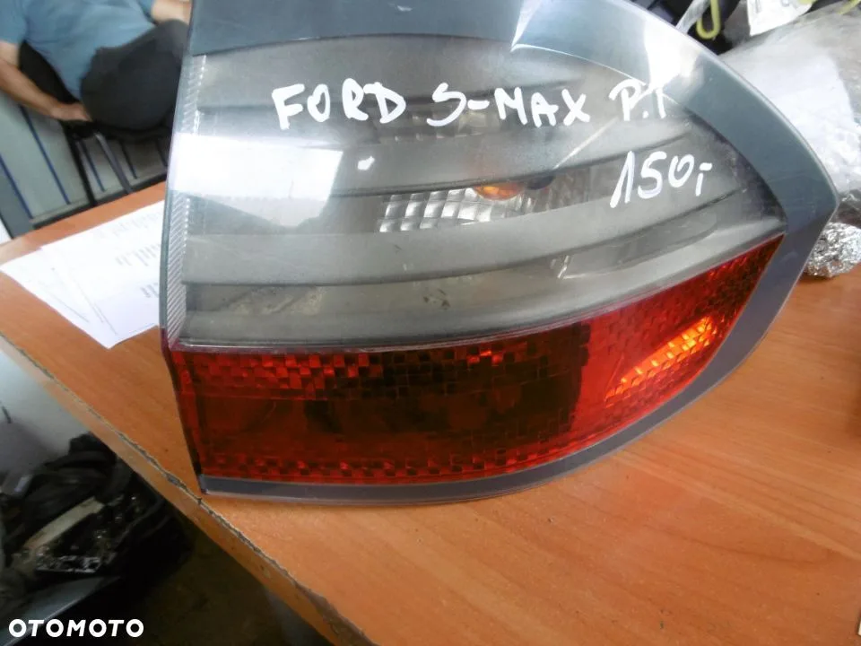 LAMPA PRAWY TYŁ W BŁOTNIK FORD S-MAX
