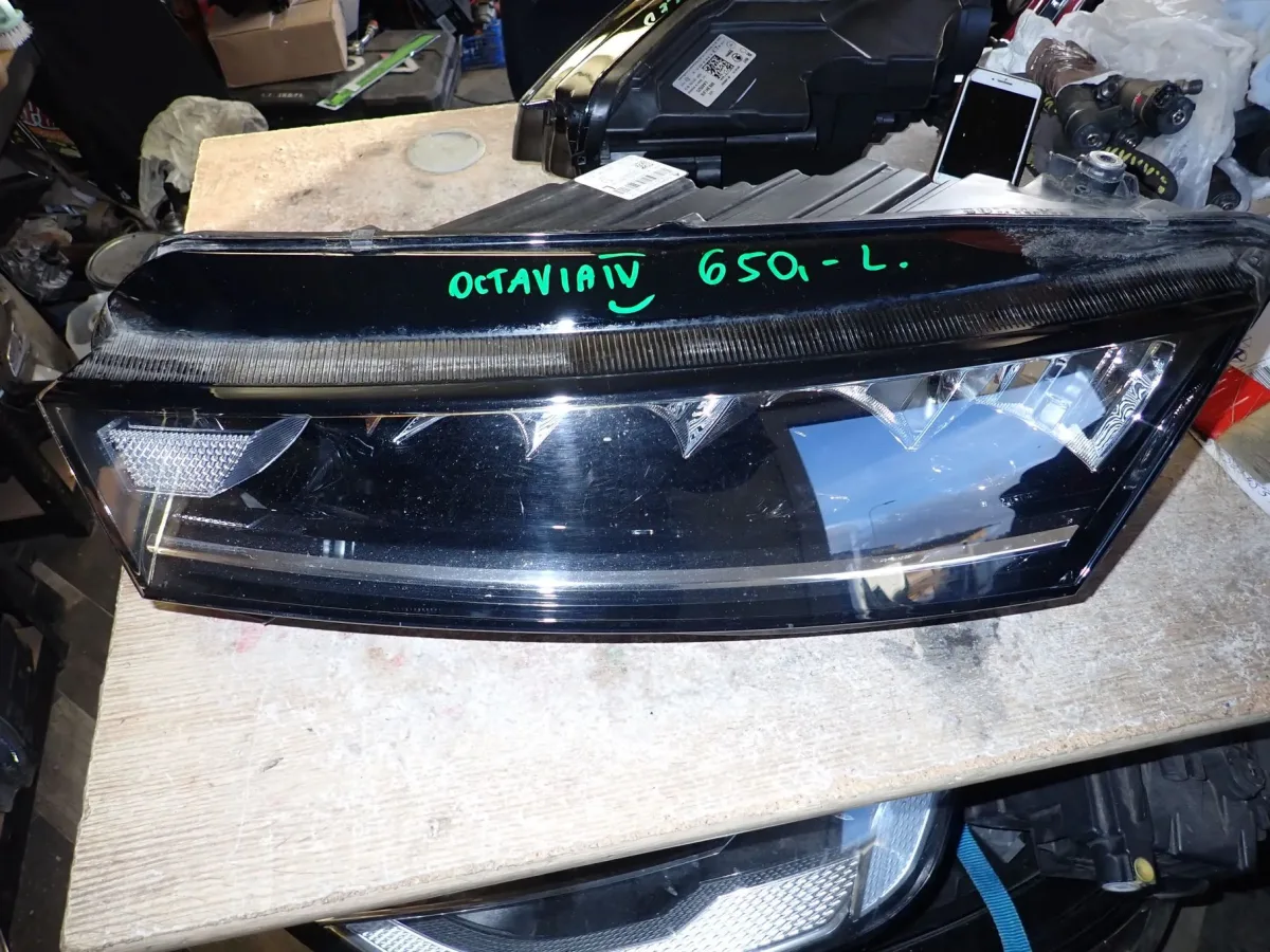 SKODA OCTAVIA IV LAMPA PRZEDNIA LEWA 5E4941015