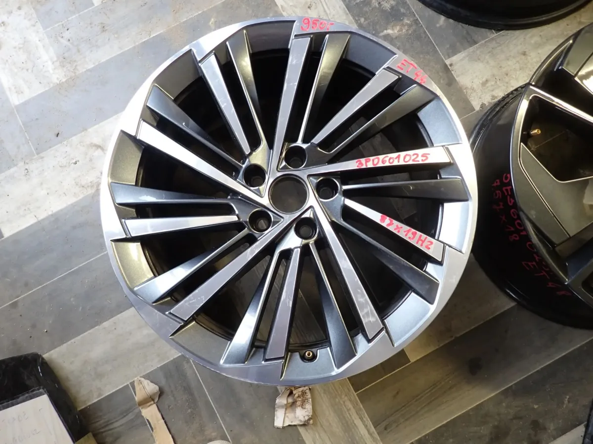 SKODA FELGA 19' ET44 3PO601025