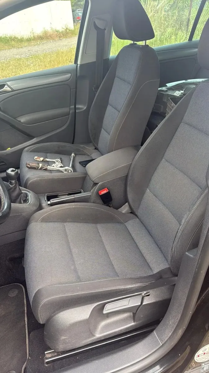 VW GOLF VI TAPICERKA FOTELE BOCZKI KOMPLET