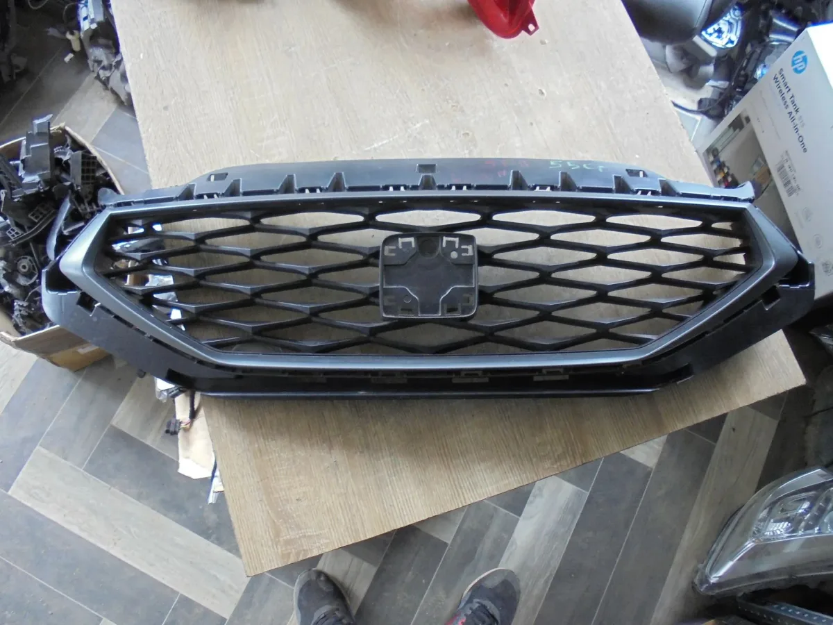 SEAT LEON IV 5FA GRILL ATRAPA