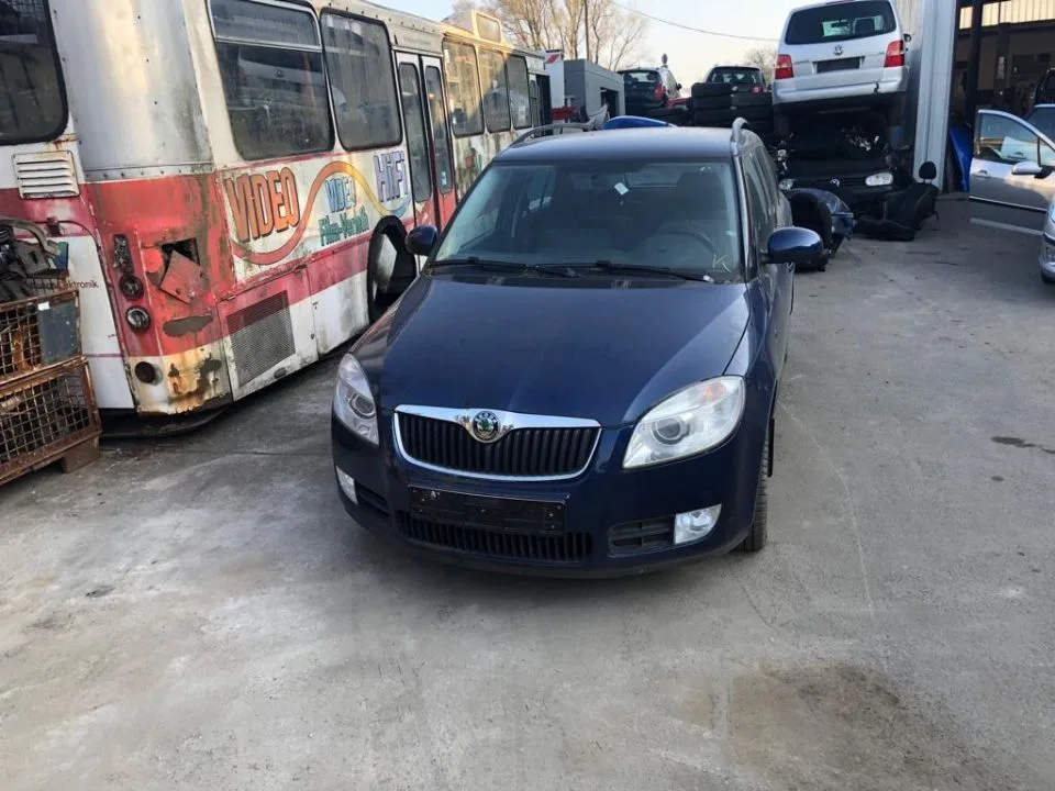FABIA ii KOMBI 1.4 TDI ZWROTNICA +MACPERSON KPL. LEWA