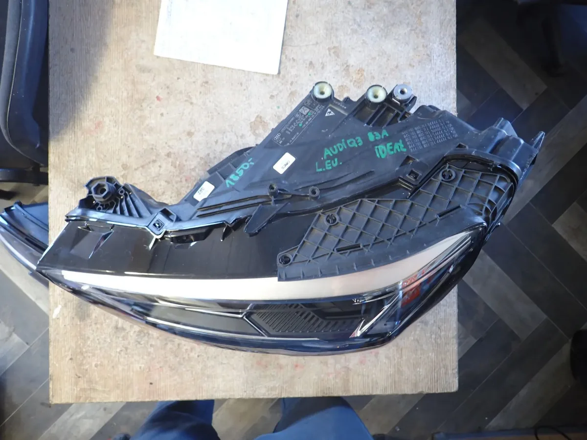 Audi Q3 Lampa Lewy Przód Europa 83A.941.033